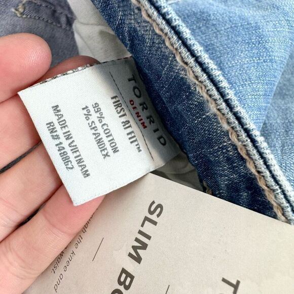 Torrid Denim Jeans Womens Size 22R Blue First At Fit Slim Boot Five Pocket new - Picture 3 of 12